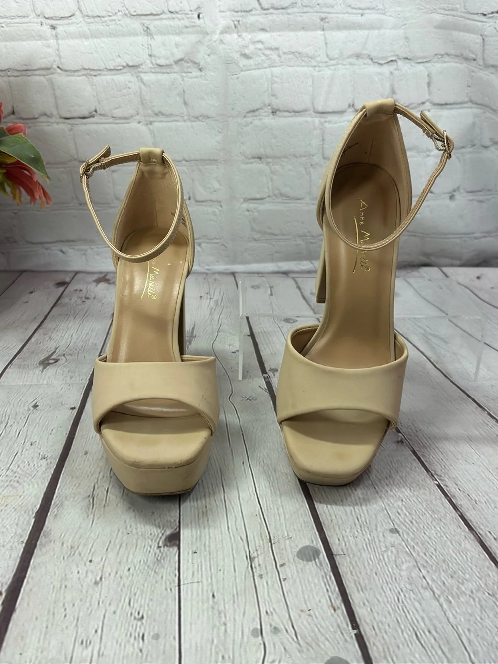 Anne Michelle good preowned